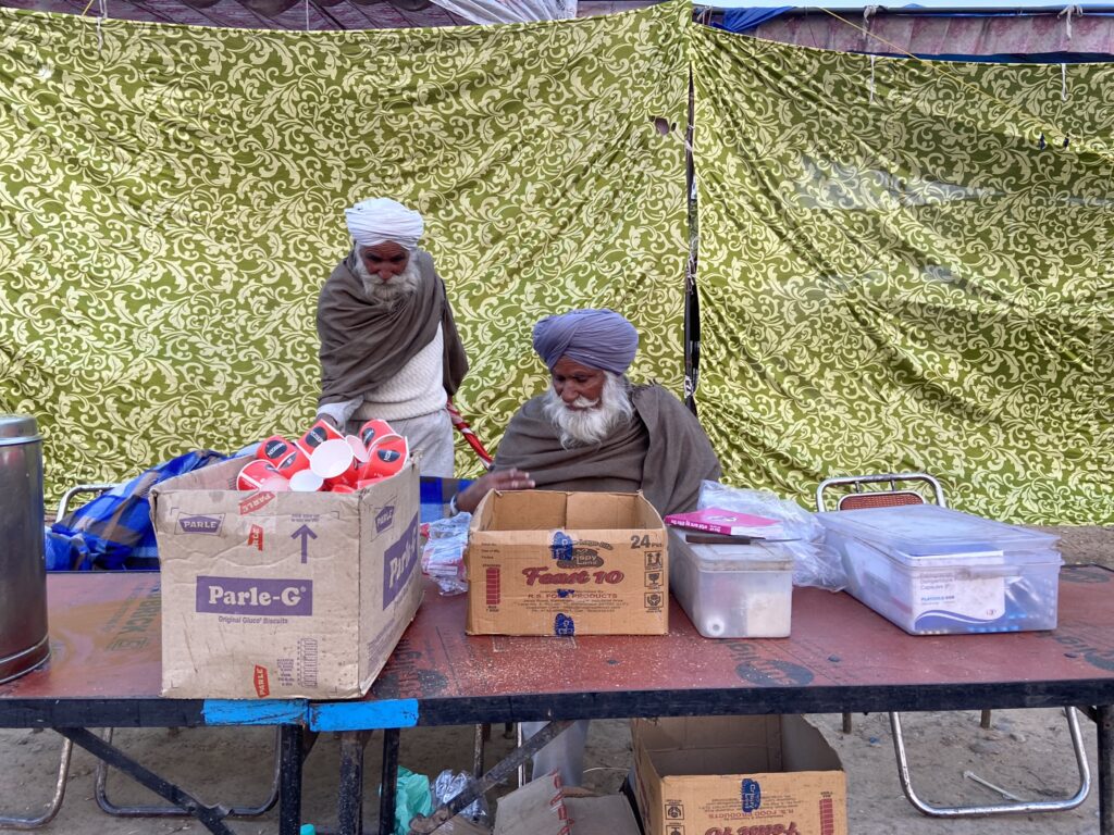 Farmers from Punjab doing langar