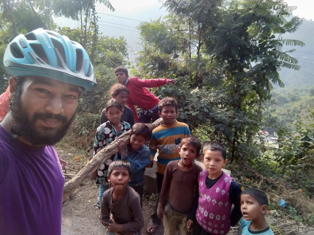 Mountain kids Shairik Sengupta met while cycling to Shimla, a town in Himachal Himalayas